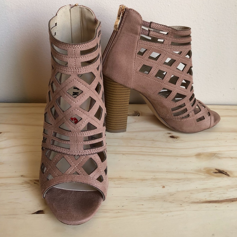 Cage Heels EUC